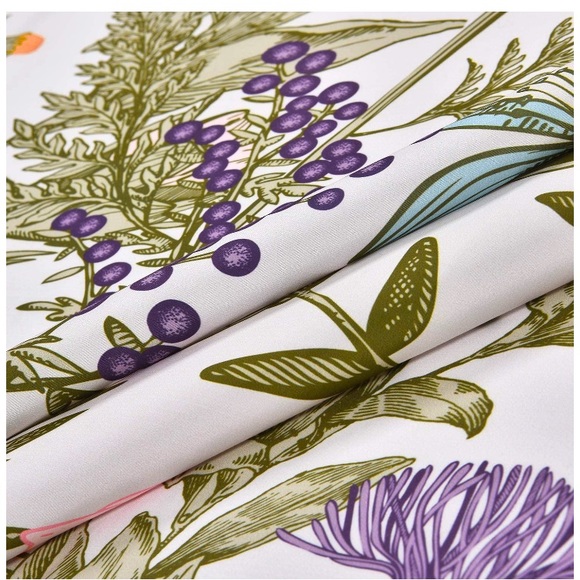 Botanical Wild Floral Garden Tapestry Wall Art 🌸 - Picture 4 of 8